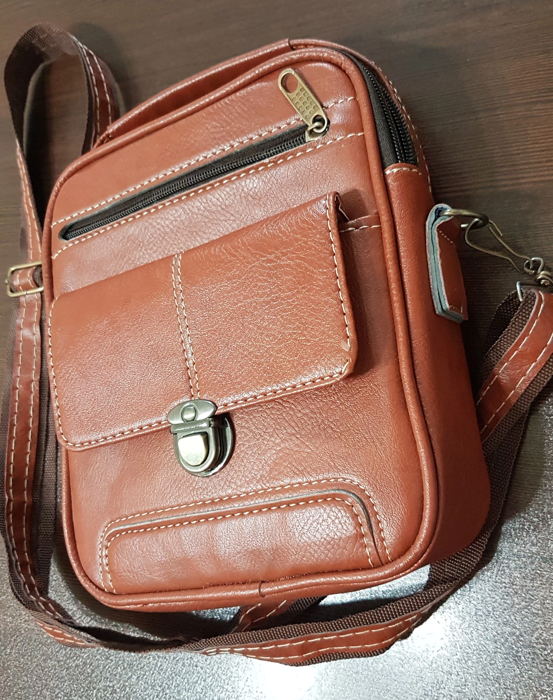 كيف رو دوشی مردانه جادار و شیک برای مدارک، گوشی و لوازم شخصی 4