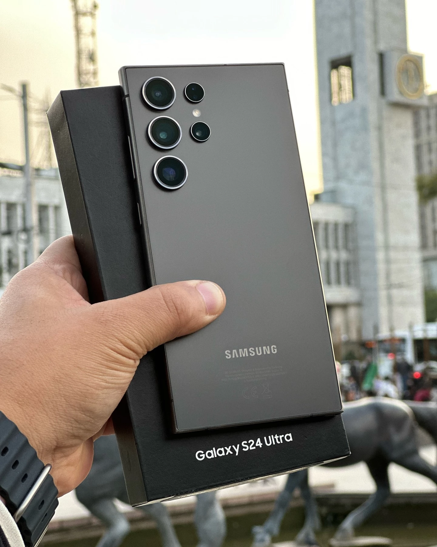 گلکسی s24 ultra ارزش خرید دارد؟ زوم تلسکوپی 100x واقعیه؟ 4