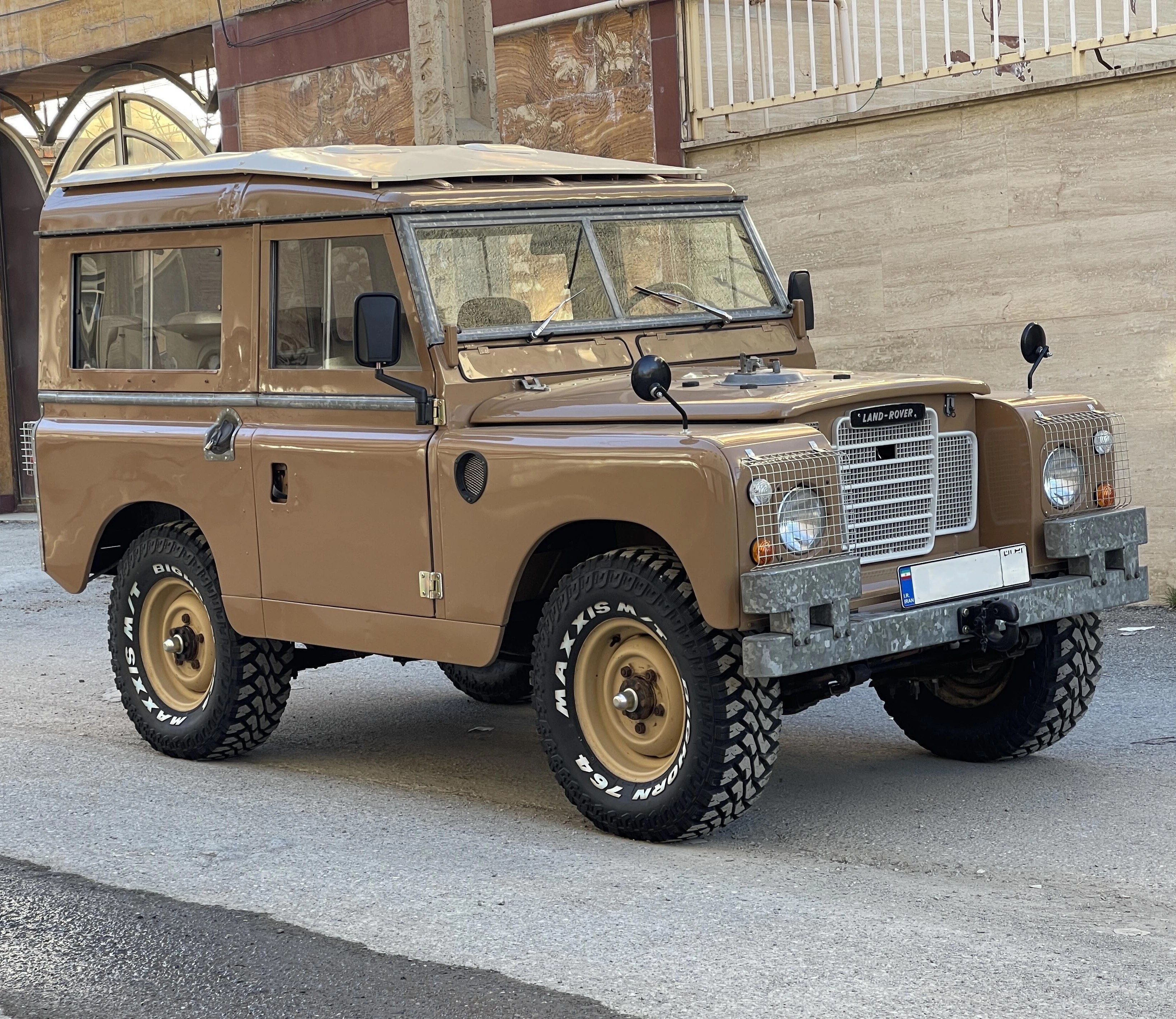 عکس لندرور لندرور سری (مونتاژ)