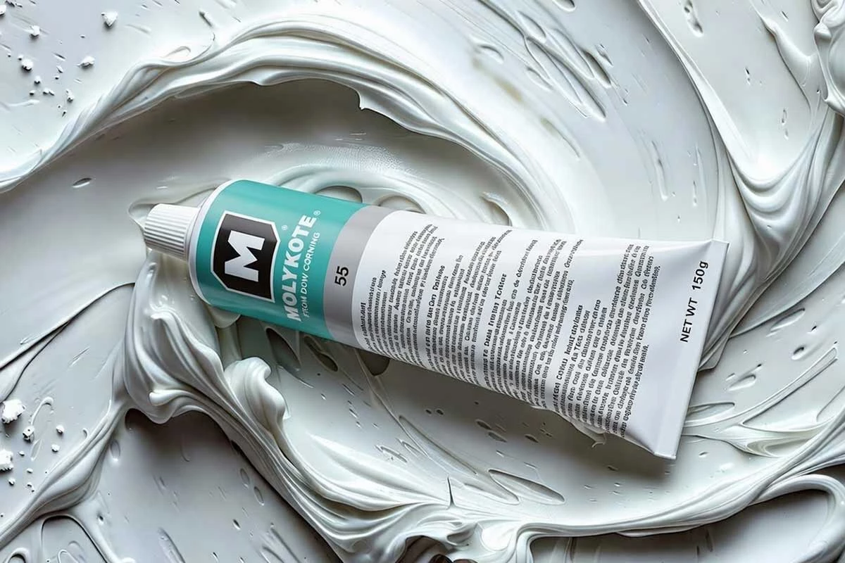 چرا گریس سیلیکونی رسانا برای اتصالات الکتریکی مناسب است؟